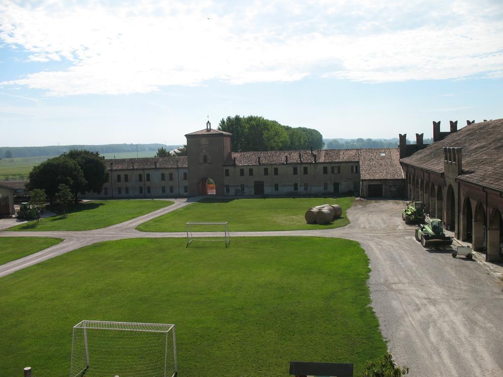 Agriturismo Corte Virgiliana Вирджилио Экстерьер фото